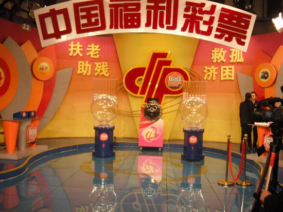 今日双色球开奖直播，揭秘幸运时刻的现场直播盛况