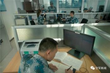 全年铁算盘，企业财务管理的智慧与坚韧