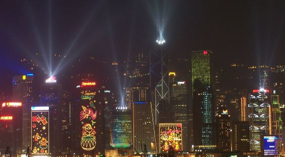 2035年香港特马夜，未来之城的璀璨灯火2023香港今晚开特马开猪