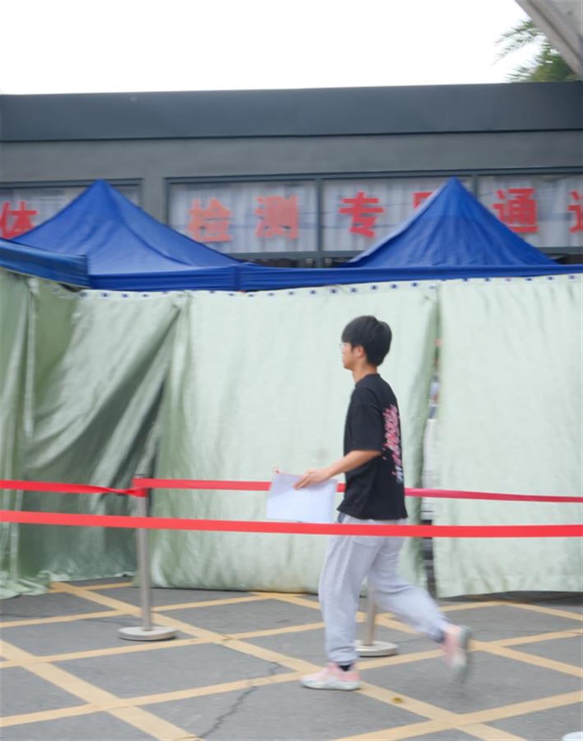 考场现2米3高考生，挑战与梦想的交响曲高考考场多远不能施工