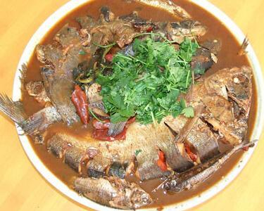 侉炖鱼，北方餐桌上的美味传奇侉炖鱼的家常做法窍门