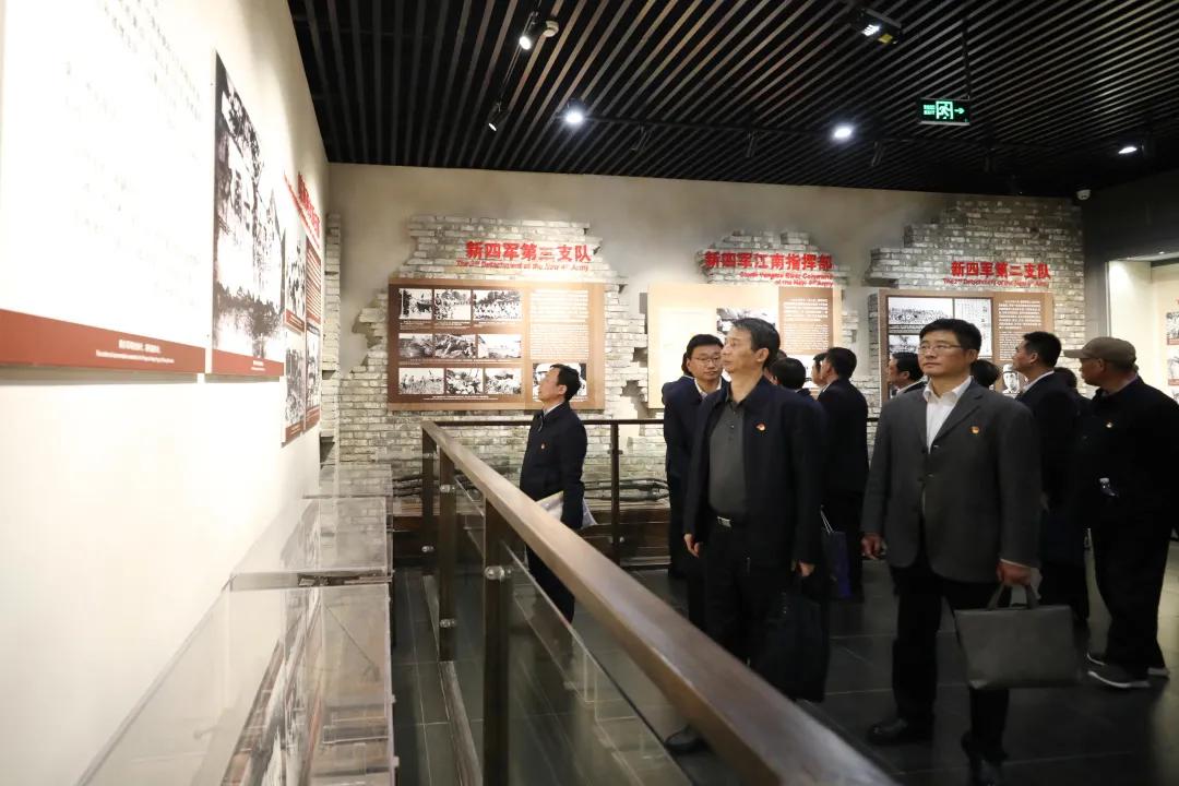 长期奋斗中的三大作风，坚韧不拔、勇于创新与团队协作长期奋斗中形成的优良作风