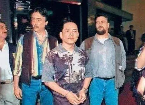 揭秘澳门六叔的真实身份，赌坛传奇的幕后故事澳门六叔的真实身份有哪些呢啊英文怎么说